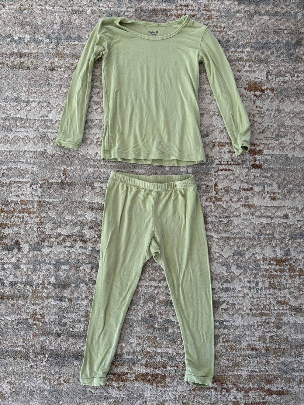 Kyte Baby toddler long sleeve pajamas, size 3T, green